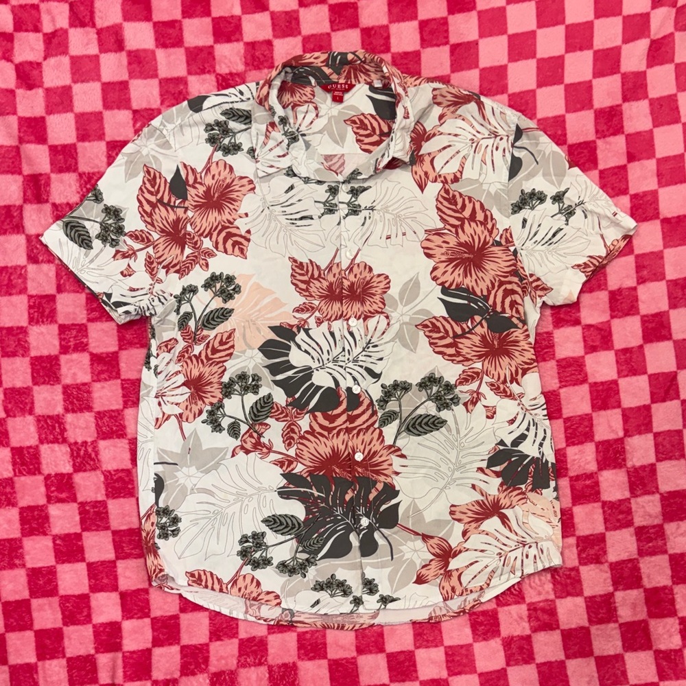 Guess Men's Red and White Floral Short-Sleeve Button-Down Shirt